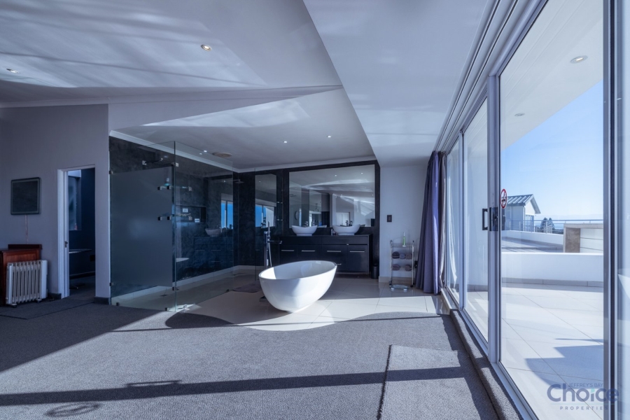 5 Bedroom Property for Sale in Jeffreys Bay Central Eastern Cape